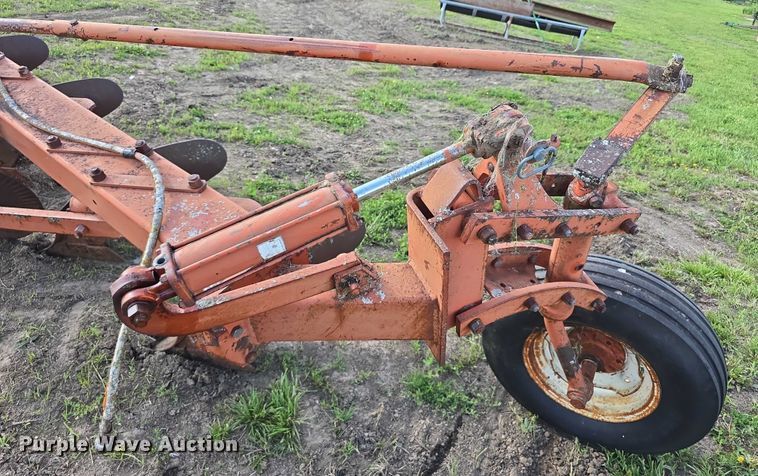 image for item EO1063 Allis Chalmers 2000  six bottom plow