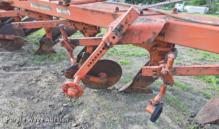image for item EO1063 Allis Chalmers 2000  six bottom plow