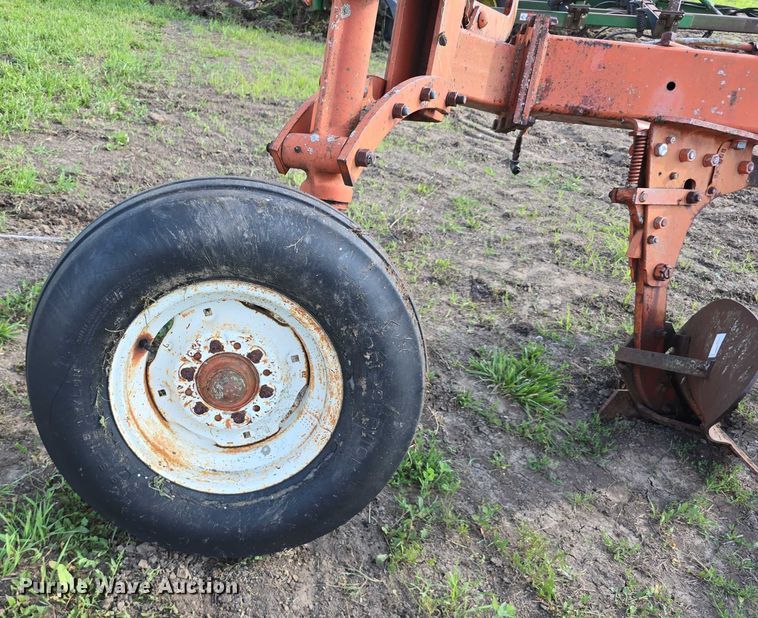 image for item EO1063 Allis Chalmers 2000  six bottom plow