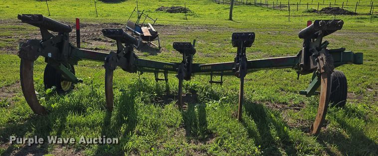 image for item EO1064 John Deere 915 ripper