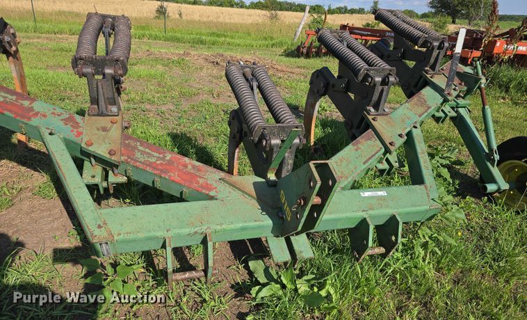 image for item EO1064 John Deere 915 ripper