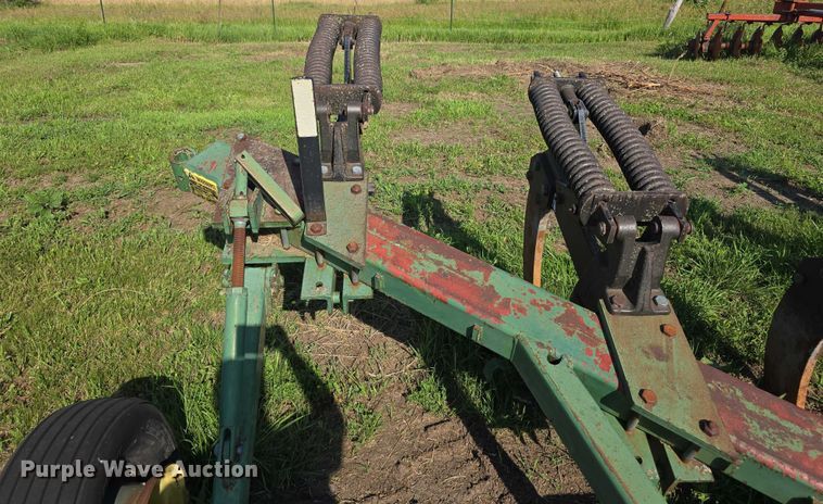 image for item EO1064 John Deere 915 ripper