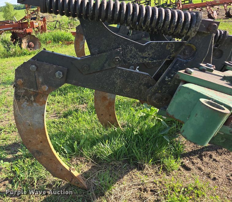 image for item EO1064 John Deere 915 ripper