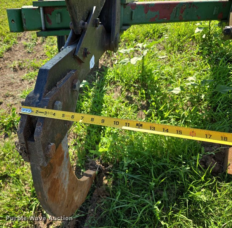 image for item EO1064 John Deere 915 ripper