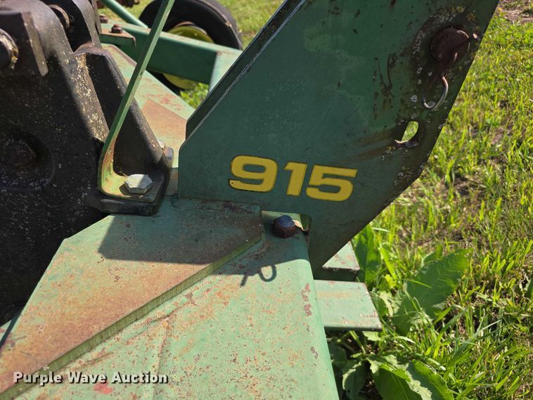 image for item EO1064 John Deere 915 ripper