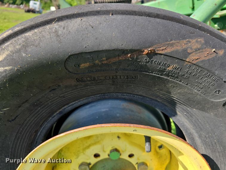 image for item EO1064 John Deere 915 ripper