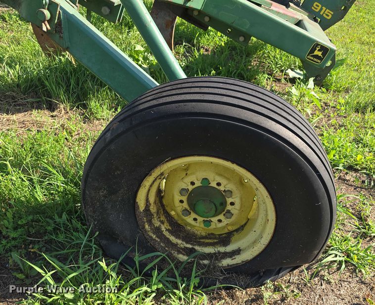 image for item EO1064 John Deere 915 ripper