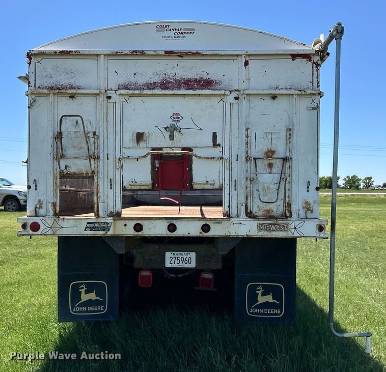 image for item EQ4776 1973 GMC 6000 grain truck