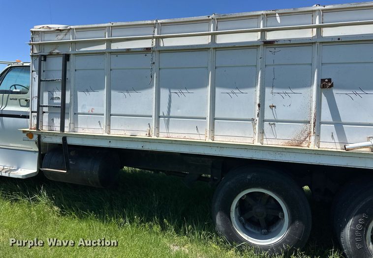 image for item EQ4776 1973 GMC 6000 grain truck