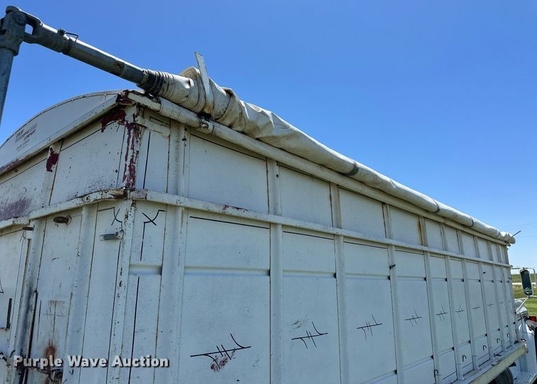 image for item EQ4776 1973 GMC 6000 grain truck