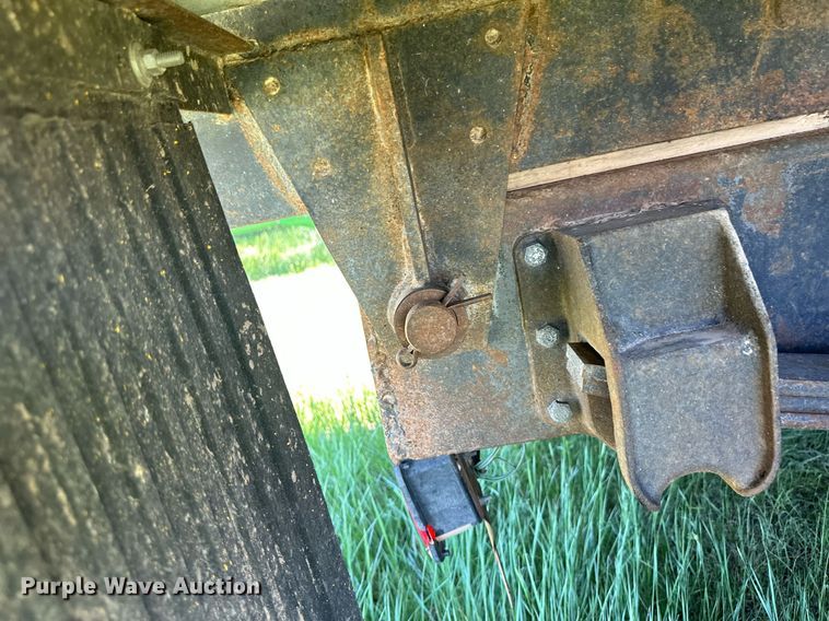 image for item EQ4776 1973 GMC 6000 grain truck