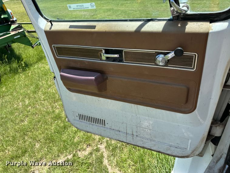 image for item EQ4776 1973 GMC 6000 grain truck