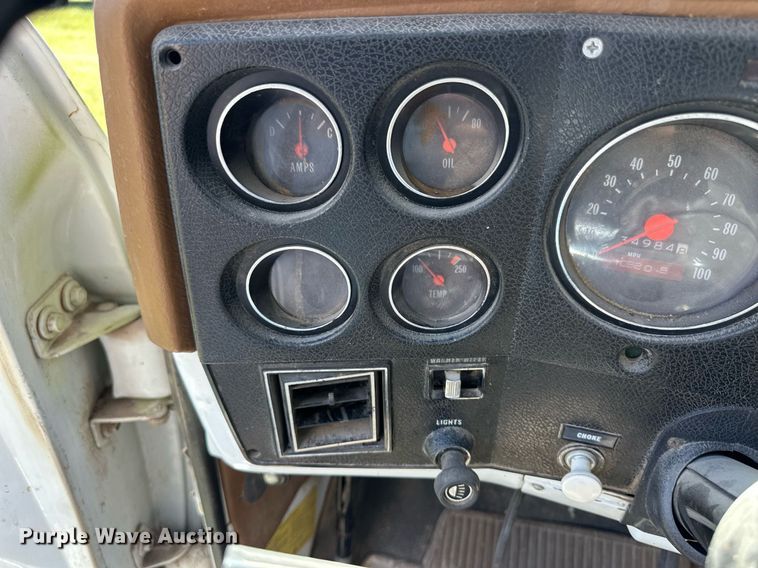 image for item EQ4776 1973 GMC 6000 grain truck