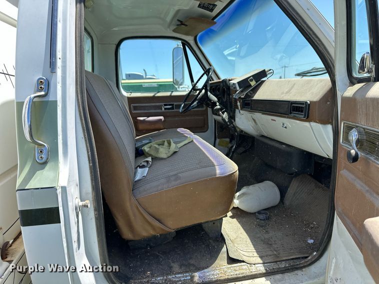 image for item EQ4776 1973 GMC 6000 grain truck