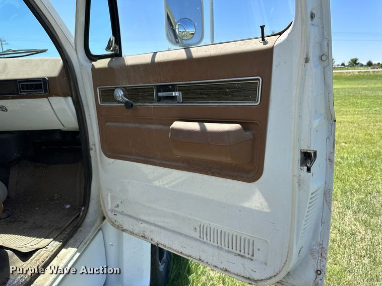 image for item EQ4776 1973 GMC 6000 grain truck