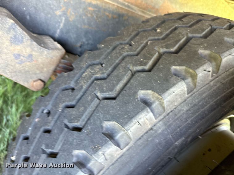 image for item EQ4776 1973 GMC 6000 grain truck