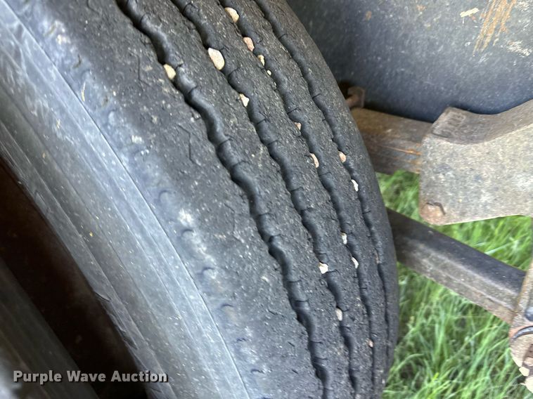 image for item EQ4776 1973 GMC 6000 grain truck