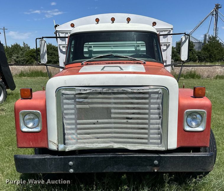 image for item EQ4777 1973 International Loadstar 1600 grain truck