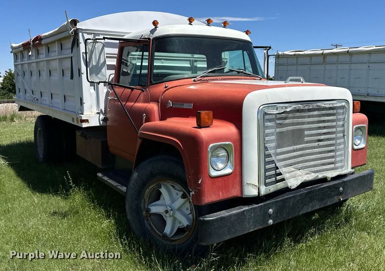 image for item EQ4777 1973 International Loadstar 1600 grain truck