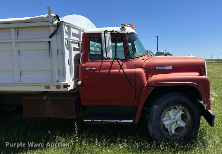 image for item EQ4777 1973 International Loadstar 1600 grain truck