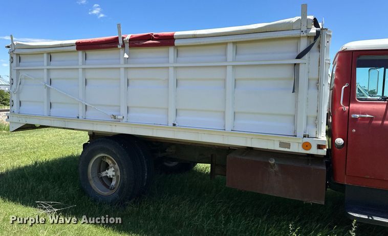 image for item EQ4777 1973 International Loadstar 1600 grain truck