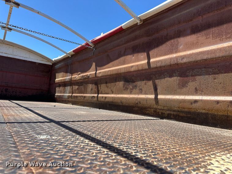 image for item EQ4777 1973 International Loadstar 1600 grain truck