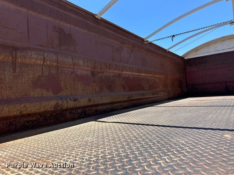 image for item EQ4777 1973 International Loadstar 1600 grain truck