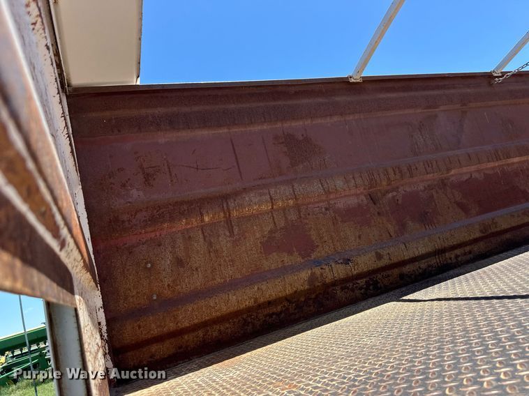 image for item EQ4777 1973 International Loadstar 1600 grain truck