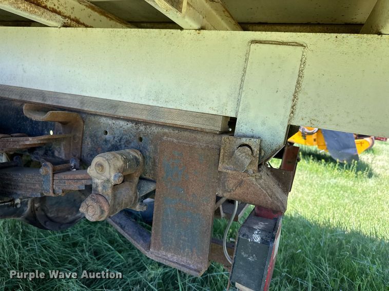 image for item EQ4777 1973 International Loadstar 1600 grain truck