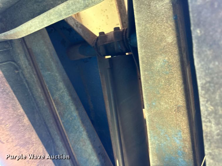 image for item EQ4777 1973 International Loadstar 1600 grain truck