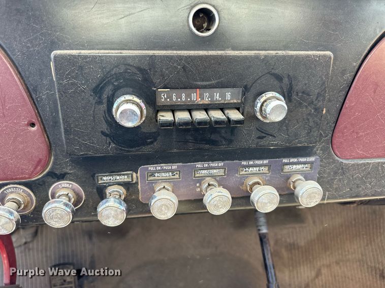 image for item EQ4777 1973 International Loadstar 1600 grain truck