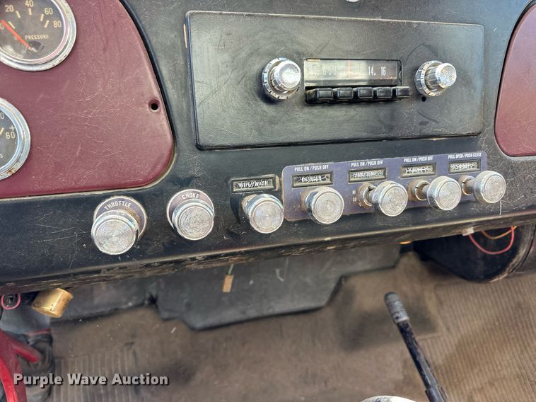 image for item EQ4777 1973 International Loadstar 1600 grain truck