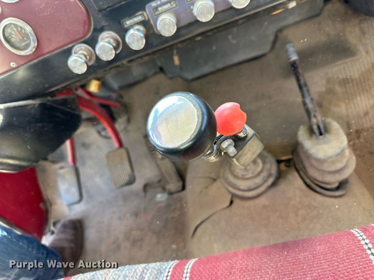 image for item EQ4777 1973 International Loadstar 1600 grain truck