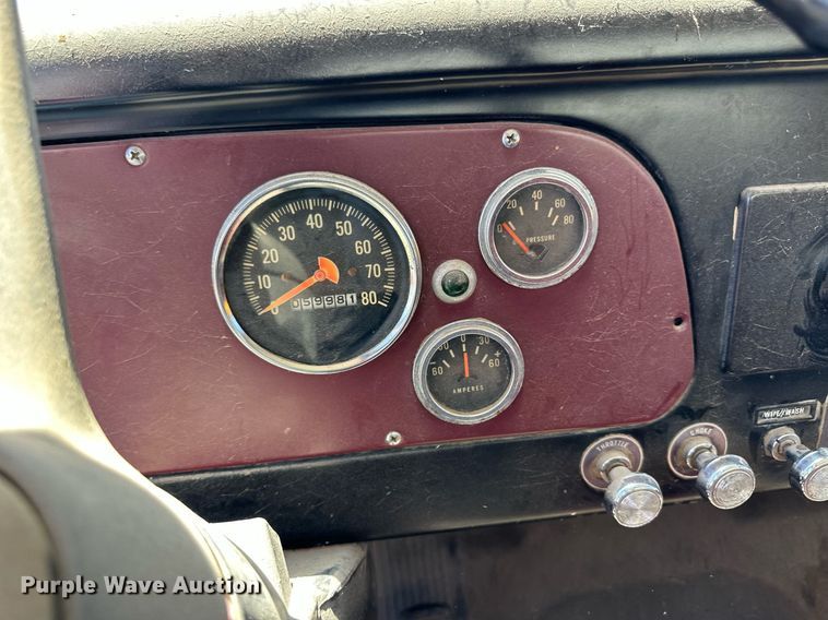 image for item EQ4777 1973 International Loadstar 1600 grain truck