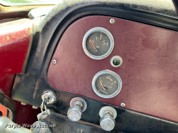 image for item EQ4777 1973 International Loadstar 1600 grain truck