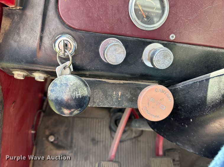 image for item EQ4777 1973 International Loadstar 1600 grain truck