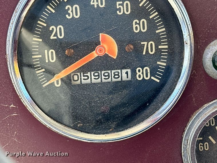 image for item EQ4777 1973 International Loadstar 1600 grain truck