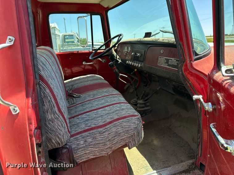 image for item EQ4777 1973 International Loadstar 1600 grain truck