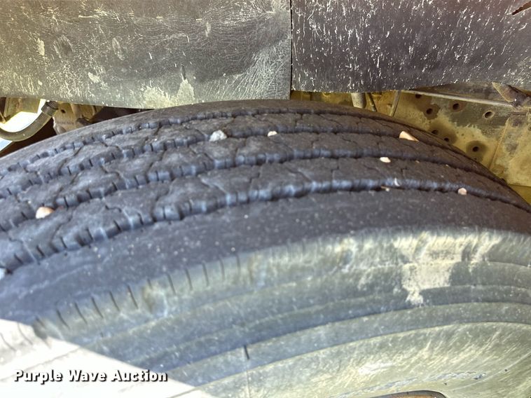 image for item EQ4777 1973 International Loadstar 1600 grain truck