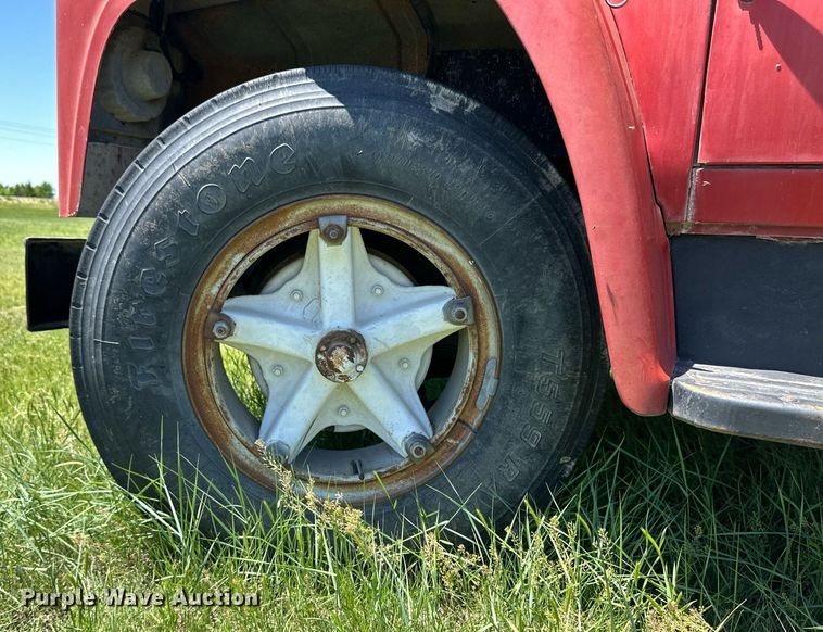 image for item EQ4777 1973 International Loadstar 1600 grain truck