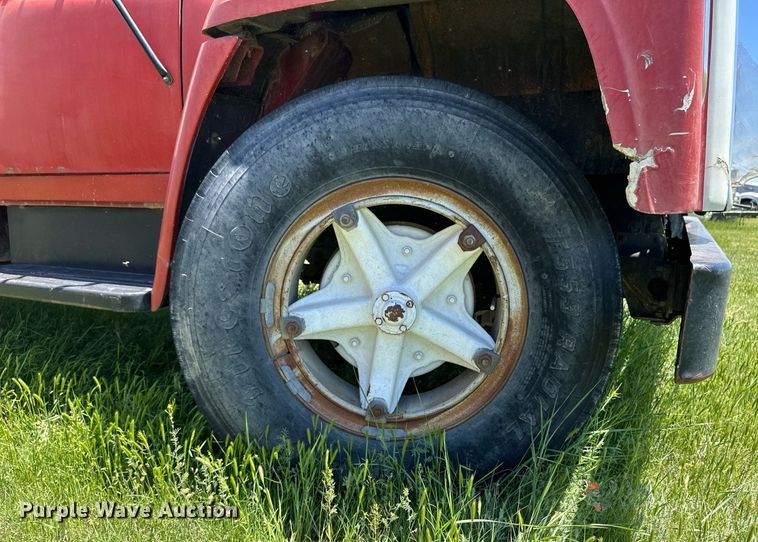 image for item EQ4777 1973 International Loadstar 1600 grain truck