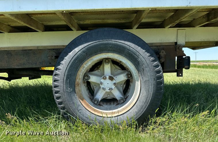 image for item EQ4777 1973 International Loadstar 1600 grain truck