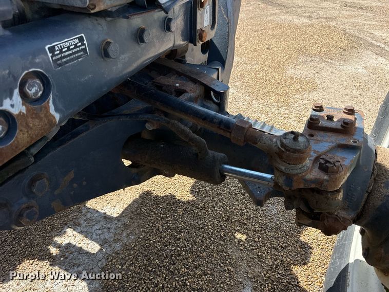 image for item EQ4889 Ford 8670 MFWD tractor