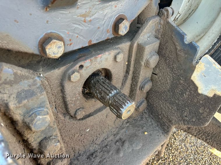 image for item EQ4889 Ford 8670 MFWD tractor