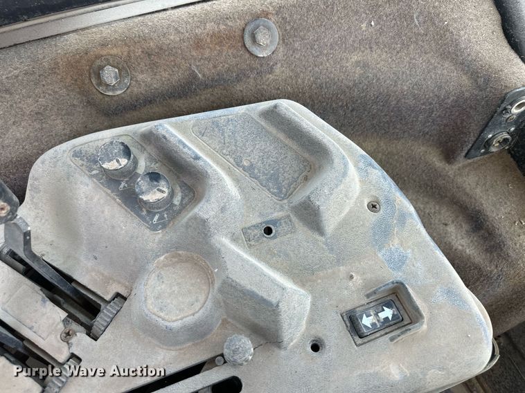 image for item EQ4889 Ford 8670 MFWD tractor