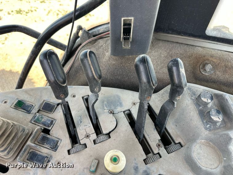 image for item EQ4889 Ford 8670 MFWD tractor