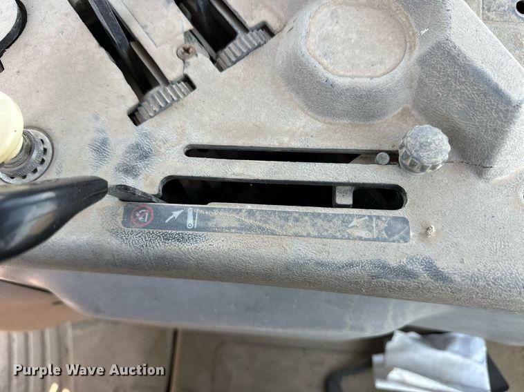 image for item EQ4889 Ford 8670 MFWD tractor