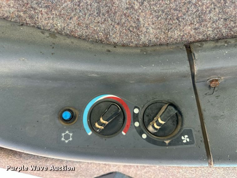 image for item EQ4889 Ford 8670 MFWD tractor