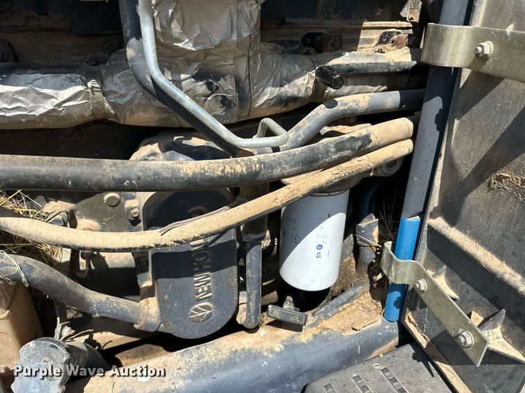 image for item EQ4889 Ford 8670 MFWD tractor