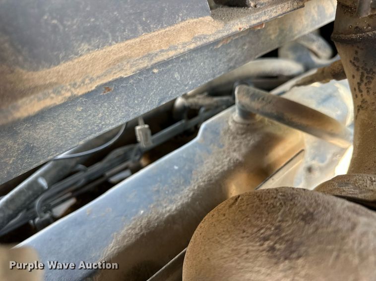 image for item EQ4889 Ford 8670 MFWD tractor